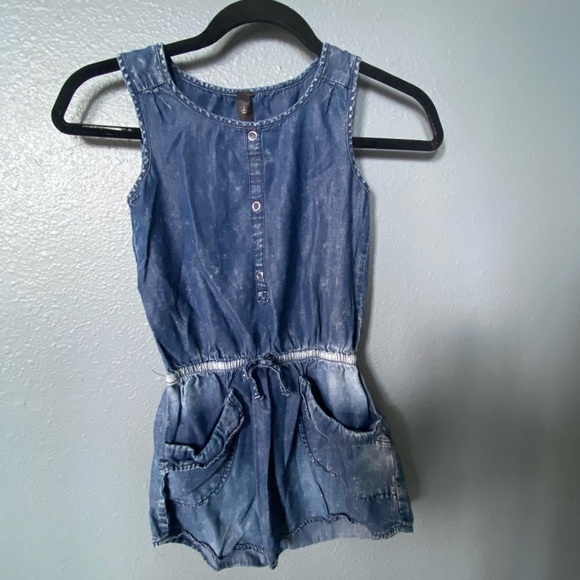 Sundresses and rompers  with Flutter Sleeves - Picture 6 of 14